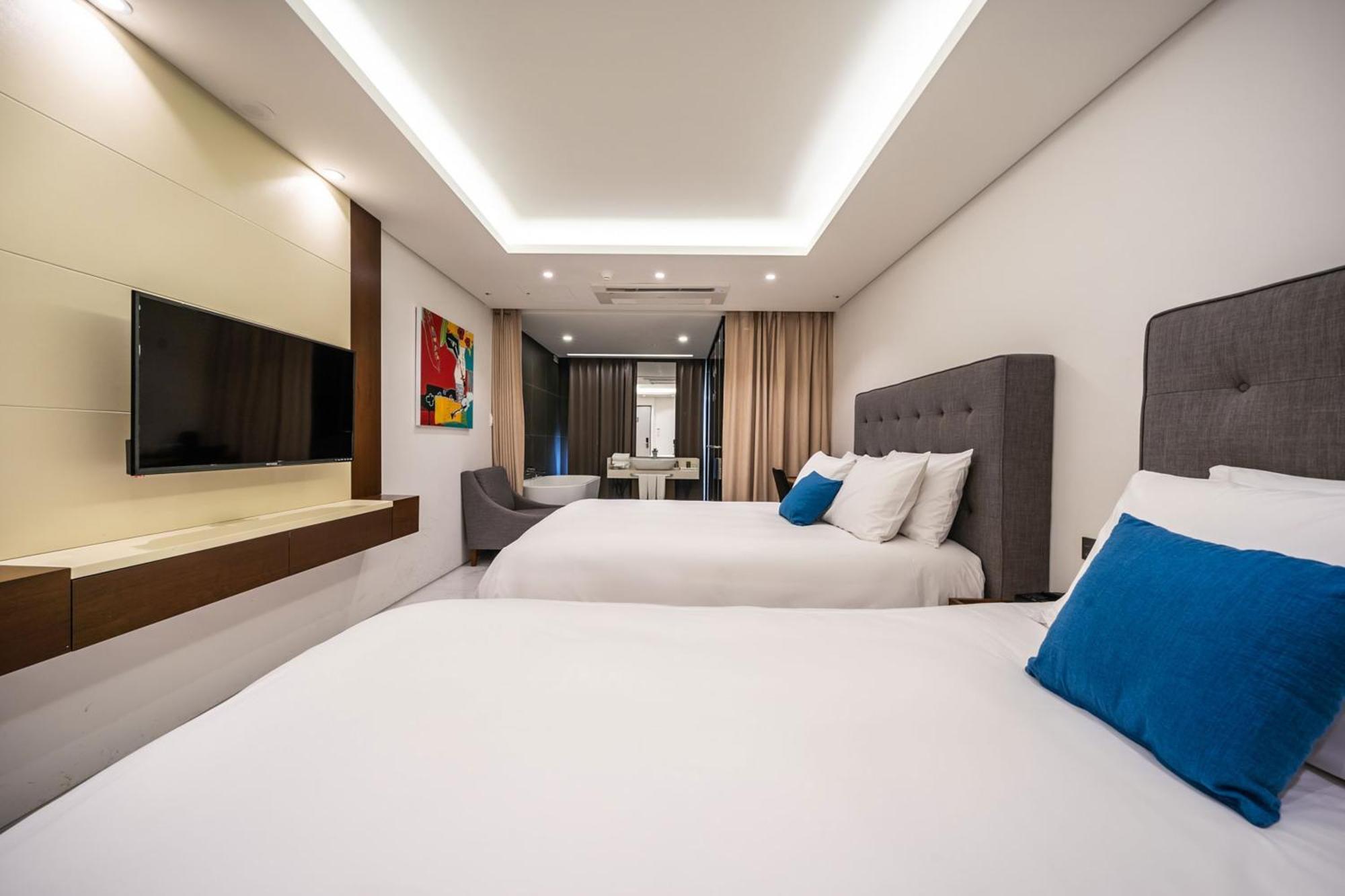 Sweet May Seogwipo Hotel Bagian luar foto